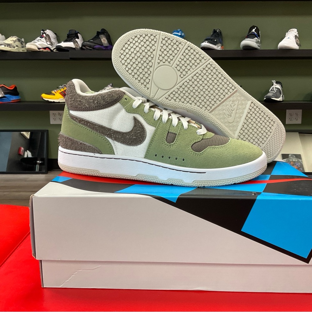 Nike ATTACK OIL GREEN SZ 11 NEW